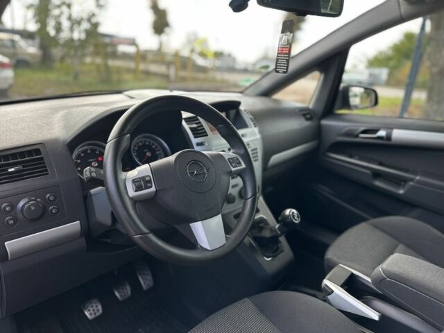 Бежевый Опель Зафира, объемом двигателя 1.8 л и пробегом 261 тыс. км за 6900 $, фото 5 на Automoto.ua