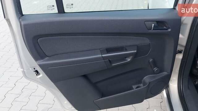 Бежевый Опель Зафира, объемом двигателя 1.6 л и пробегом 156 тыс. км за 5799 $, фото 26 на Automoto.ua