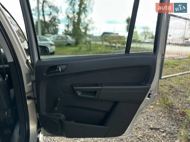 Бежевый Опель Зафира, объемом двигателя 1.8 л и пробегом 261 тыс. км за 6900 $, фото 43 на Automoto.ua