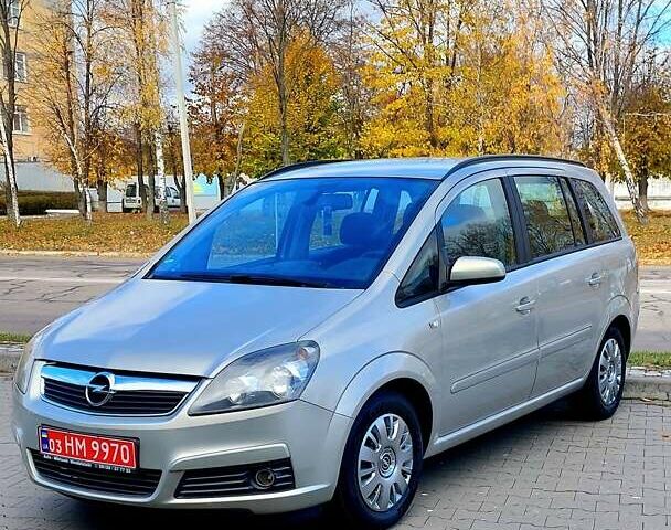 Бежевый Опель Зафира, объемом двигателя 1.6 л и пробегом 156 тыс. км за 5799 $, фото 1 на Automoto.ua