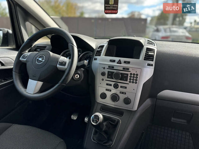 Бежевый Опель Зафира, объемом двигателя 1.8 л и пробегом 261 тыс. км за 6900 $, фото 51 на Automoto.ua