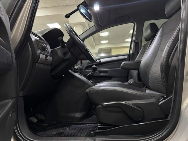 Бежевый Опель Зафира, объемом двигателя 1.8 л и пробегом 251 тыс. км за 6700 $, фото 9 на Automoto.ua