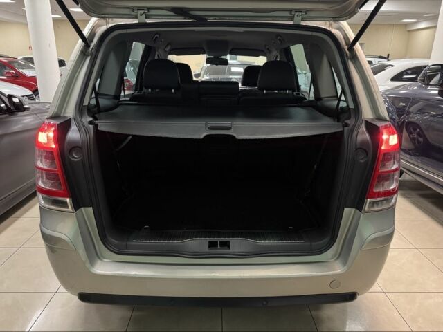 Бежевый Опель Зафира, объемом двигателя 1.8 л и пробегом 251 тыс. км за 6700 $, фото 3 на Automoto.ua