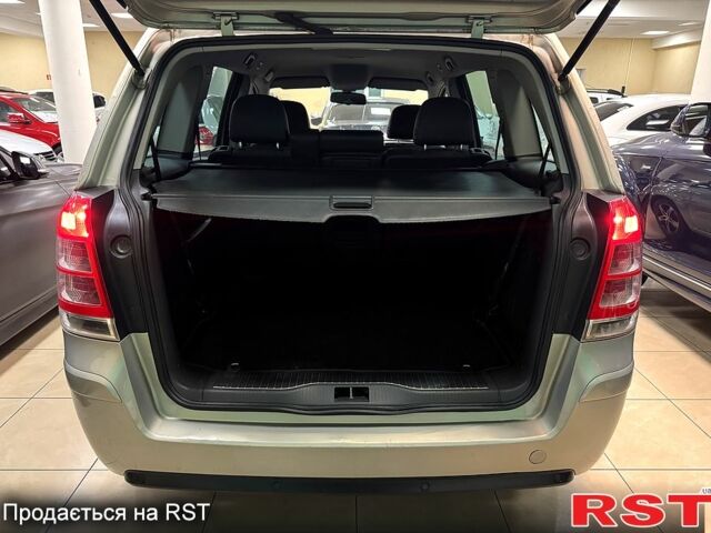 Бежевый Опель Зафира, объемом двигателя 1.8 л и пробегом 251 тыс. км за 6700 $, фото 2 на Automoto.ua