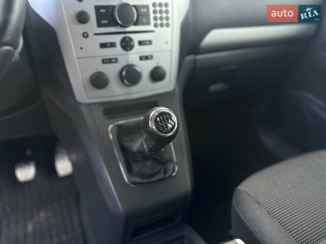 Бежевый Опель Зафира, объемом двигателя 1.8 л и пробегом 261 тыс. км за 6900 $, фото 32 на Automoto.ua