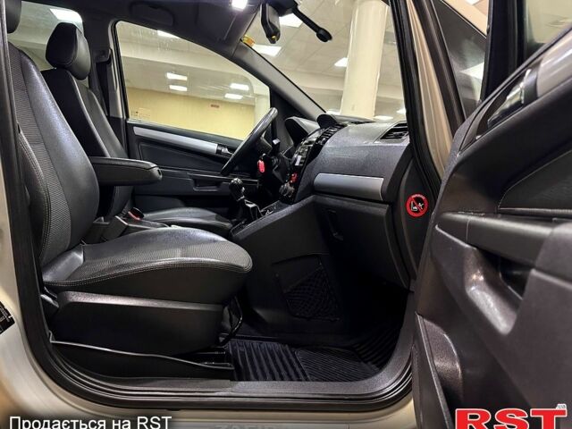 Бежевый Опель Зафира, объемом двигателя 1.8 л и пробегом 251 тыс. км за 6700 $, фото 5 на Automoto.ua