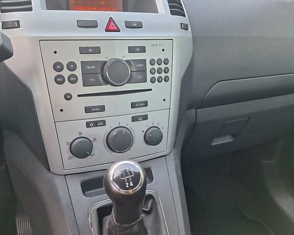 Бежевий Опель Зафіра, об'ємом двигуна 1.8 л та пробігом 178 тис. км за 7200 $, фото 17 на Automoto.ua