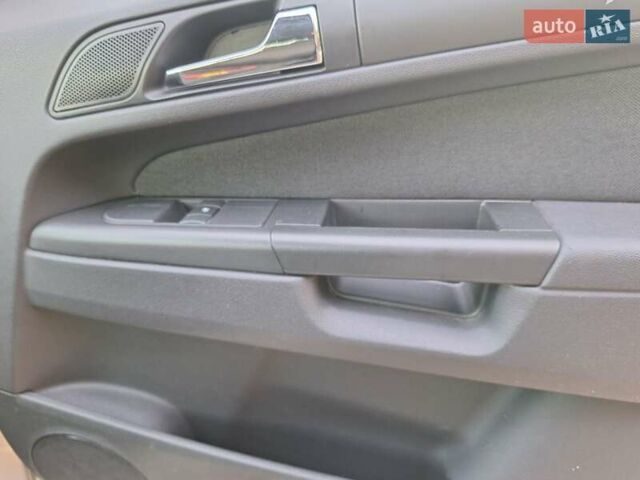 Бежевий Опель Зафіра, об'ємом двигуна 1.8 л та пробігом 178 тис. км за 7200 $, фото 10 на Automoto.ua