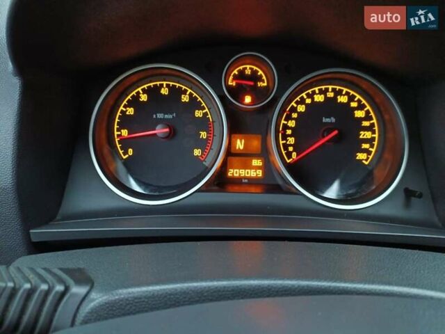 Бежевый Опель Зафира, объемом двигателя 1.8 л и пробегом 209 тыс. км за 6999 $, фото 19 на Automoto.ua