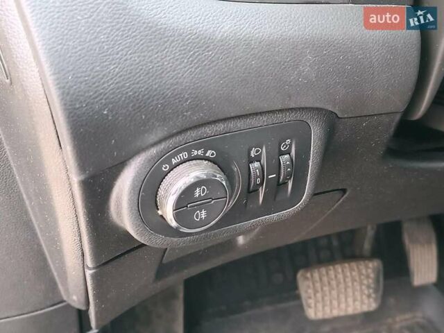 Бежевый Опель Зафира, объемом двигателя 2 л и пробегом 298 тыс. км за 9590 $, фото 17 на Automoto.ua