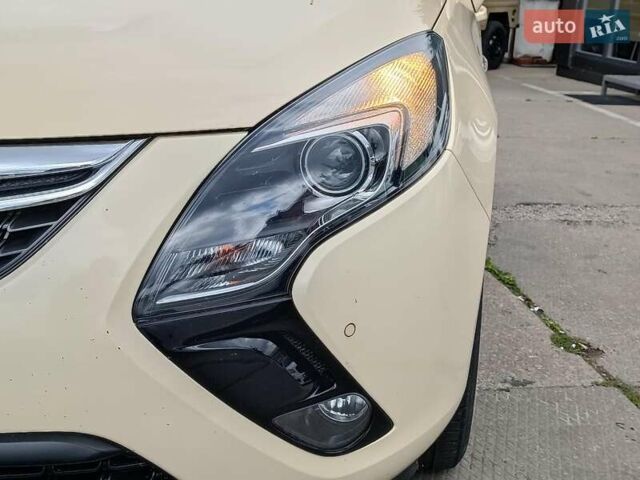 Бежевый Опель Зафира, объемом двигателя 2 л и пробегом 298 тыс. км за 9590 $, фото 1 на Automoto.ua