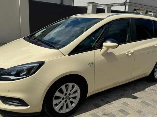 Бежевый Опель Зафира, объемом двигателя 2 л и пробегом 307 тыс. км за 10600 $, фото 1 на Automoto.ua