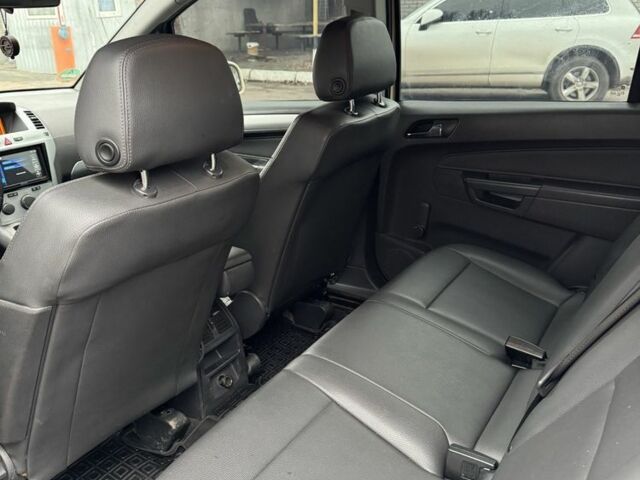 Бежевый Опель Зафира, объемом двигателя 1.7 л и пробегом 370 тыс. км за 5999 $, фото 5 на Automoto.ua