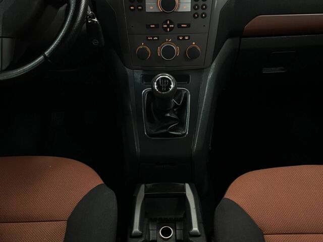 Чорний Опель Зафіра, об'ємом двигуна 0 л та пробігом 227 тис. км за 6900 $, фото 5 на Automoto.ua