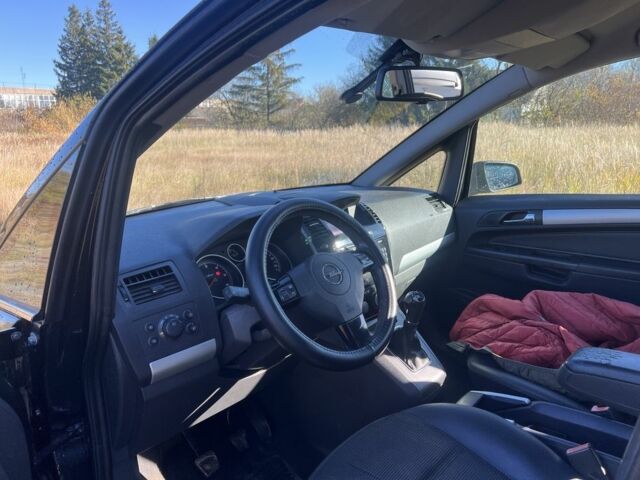 Чорний Опель Зафіра, об'ємом двигуна 1.9 л та пробігом 188 тис. км за 3900 $, фото 4 на Automoto.ua