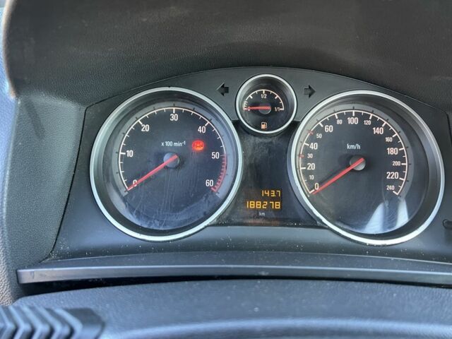 Чорний Опель Зафіра, об'ємом двигуна 1.9 л та пробігом 188 тис. км за 3900 $, фото 7 на Automoto.ua