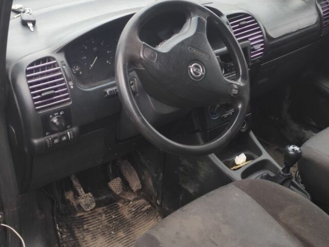 Чорний Опель Зафіра, об'ємом двигуна 2 л та пробігом 410 тис. км за 1300 $, фото 6 на Automoto.ua