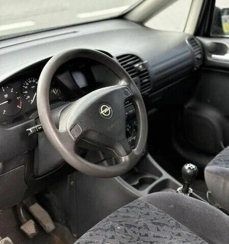 Черный Опель Зафира, объемом двигателя 2 л и пробегом 285 тыс. км за 1600 $, фото 5 на Automoto.ua