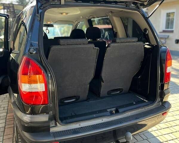 Черный Опель Зафира, объемом двигателя 2 л и пробегом 349 тыс. км за 3999 $, фото 9 на Automoto.ua