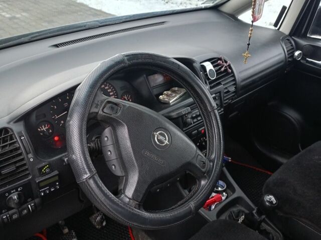 Черный Опель Зафира, объемом двигателя 1.6 л и пробегом 50 тыс. км за 3400 $, фото 6 на Automoto.ua