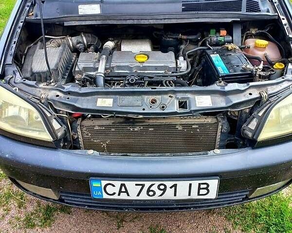 Черный Опель Зафира, объемом двигателя 2 л и пробегом 370 тыс. км за 3805 $, фото 4 на Automoto.ua