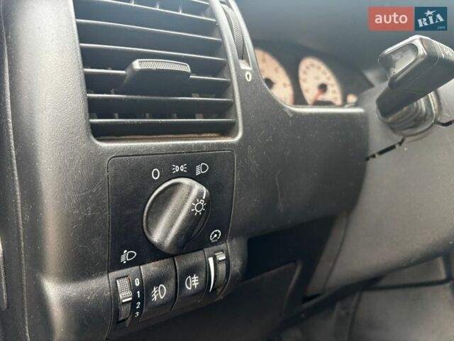 Черный Опель Зафира, объемом двигателя 1.6 л и пробегом 249 тыс. км за 3750 $, фото 20 на Automoto.ua