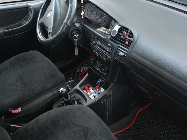 Черный Опель Зафира, объемом двигателя 1.6 л и пробегом 50 тыс. км за 3400 $, фото 5 на Automoto.ua