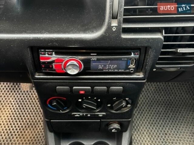 Черный Опель Зафира, объемом двигателя 1.6 л и пробегом 249 тыс. км за 3750 $, фото 22 на Automoto.ua