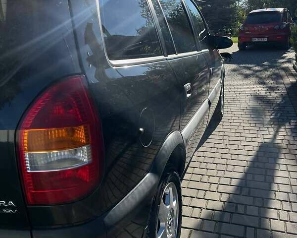 Черный Опель Зафира, объемом двигателя 2 л и пробегом 349 тыс. км за 3999 $, фото 18 на Automoto.ua