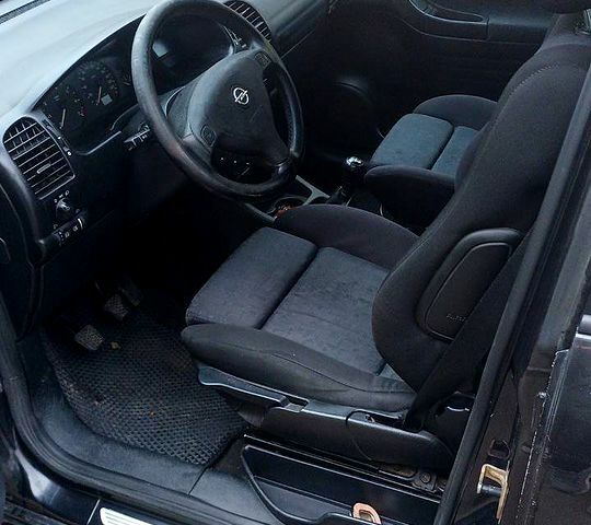 Черный Опель Зафира, объемом двигателя 1.8 л и пробегом 320 тыс. км за 3950 $, фото 10 на Automoto.ua