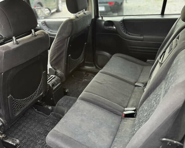 Чорний Опель Зафіра, об'ємом двигуна 2 л та пробігом 359 тис. км за 3300 $, фото 7 на Automoto.ua