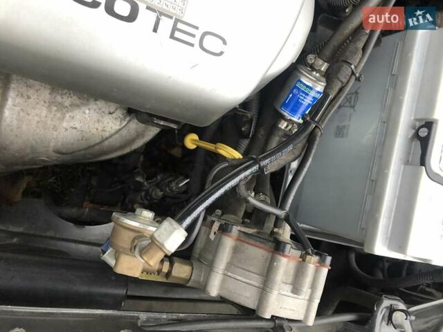 Черный Опель Зафира, объемом двигателя 1.8 л и пробегом 253 тыс. км за 4700 $, фото 13 на Automoto.ua