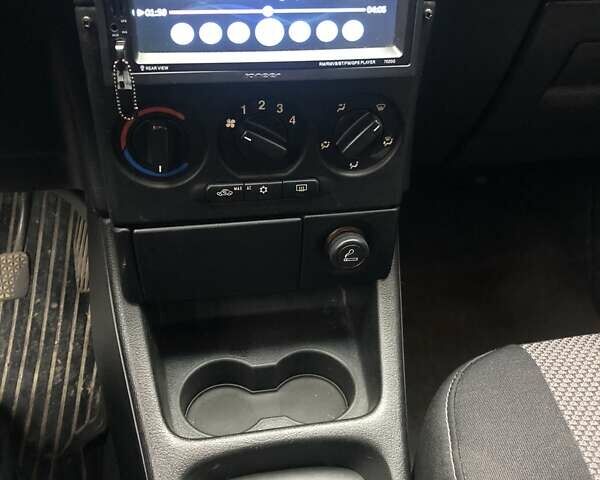 Черный Опель Зафира, объемом двигателя 1.8 л и пробегом 253 тыс. км за 4700 $, фото 16 на Automoto.ua