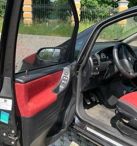 Чорний Опель Зафіра, об'ємом двигуна 2 л та пробігом 300 тис. км за 3800 $, фото 1 на Automoto.ua