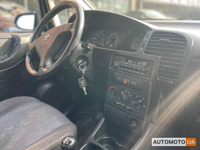 Черный Опель Зафира, объемом двигателя 2.2 л и пробегом 420 тыс. км за 3500 $, фото 11 на Automoto.ua
