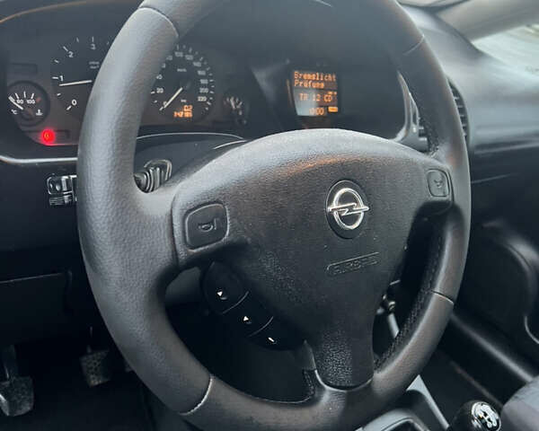 Черный Опель Зафира, объемом двигателя 2.2 л и пробегом 342 тыс. км за 4299 $, фото 18 на Automoto.ua