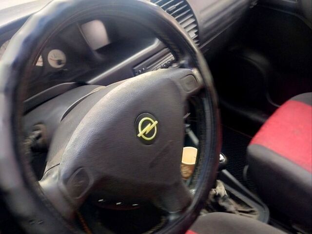 Черный Опель Зафира, объемом двигателя 1.6 л и пробегом 321 тыс. км за 3700 $, фото 6 на Automoto.ua