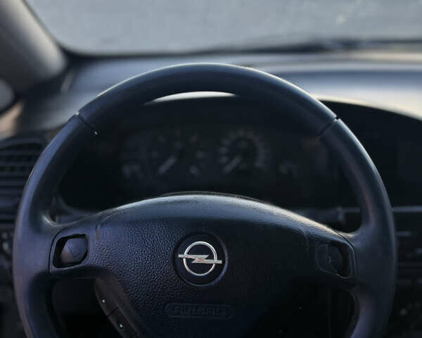 Черный Опель Зафира, объемом двигателя 2.2 л и пробегом 343 тыс. км за 3399 $, фото 9 на Automoto.ua