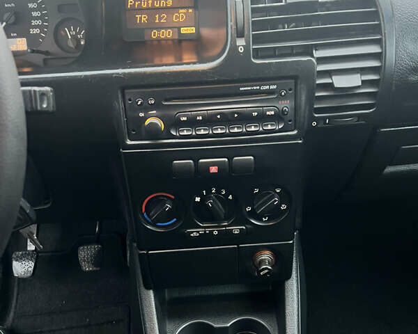 Черный Опель Зафира, объемом двигателя 2.2 л и пробегом 342 тыс. км за 4299 $, фото 16 на Automoto.ua