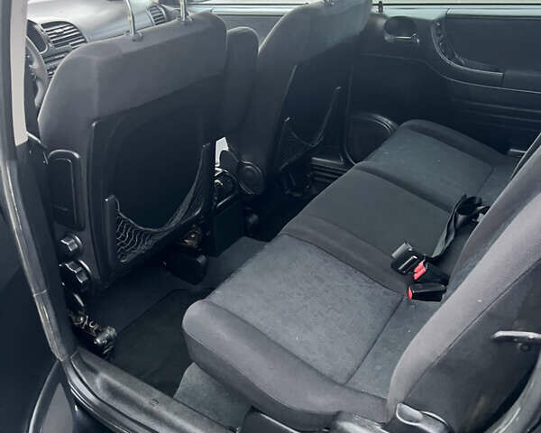 Черный Опель Зафира, объемом двигателя 2.2 л и пробегом 342 тыс. км за 4299 $, фото 11 на Automoto.ua