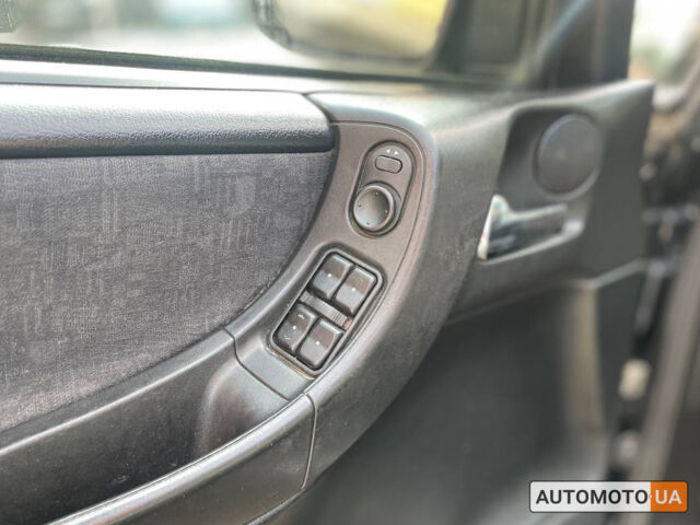 Черный Опель Зафира, объемом двигателя 2.2 л и пробегом 420 тыс. км за 3500 $, фото 6 на Automoto.ua