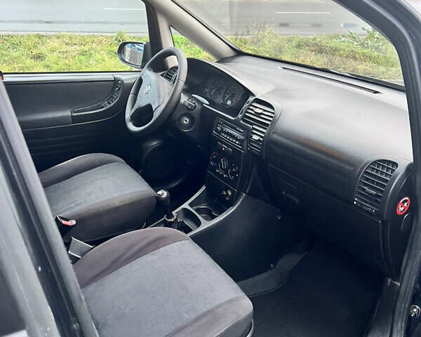 Черный Опель Зафира, объемом двигателя 2.2 л и пробегом 342 тыс. км за 4299 $, фото 7 на Automoto.ua