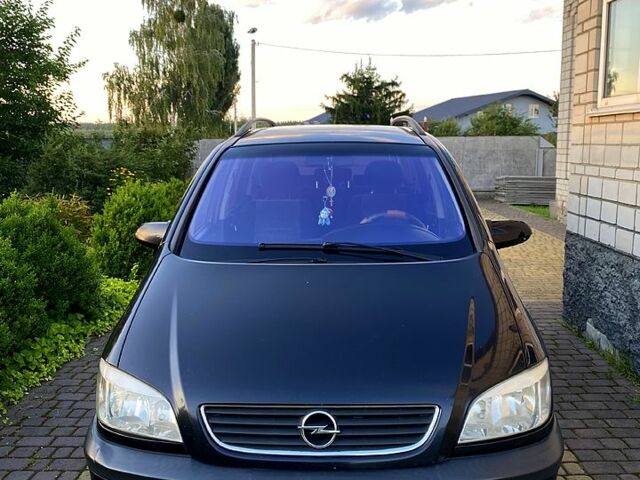Чорний Опель Зафіра, об'ємом двигуна 2 л та пробігом 355 тис. км за 4000 $, фото 1 на Automoto.ua