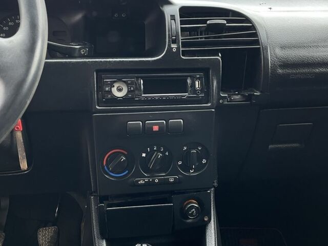 Черный Опель Зафира, объемом двигателя 2.2 л и пробегом 359 тыс. км за 3399 $, фото 9 на Automoto.ua