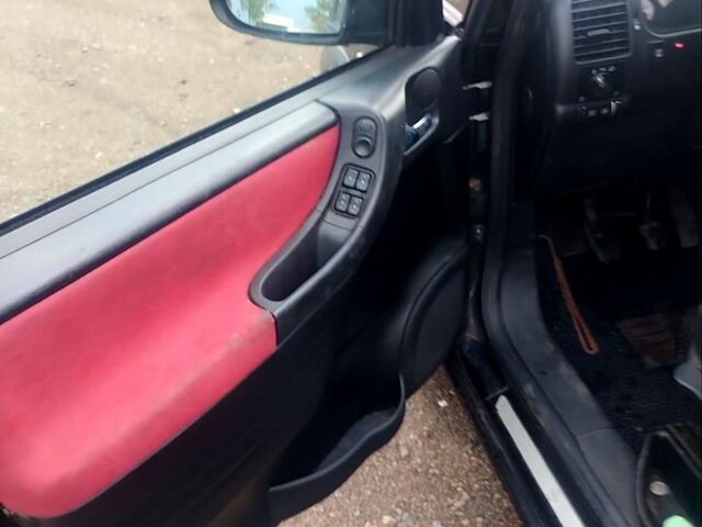 Черный Опель Зафира, объемом двигателя 1.6 л и пробегом 321 тыс. км за 3700 $, фото 9 на Automoto.ua