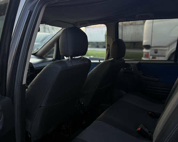 Черный Опель Зафира, объемом двигателя 2.2 л и пробегом 343 тыс. км за 3399 $, фото 16 на Automoto.ua