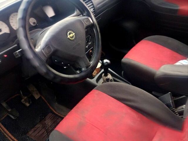 Черный Опель Зафира, объемом двигателя 1.6 л и пробегом 321 тыс. км за 3700 $, фото 10 на Automoto.ua