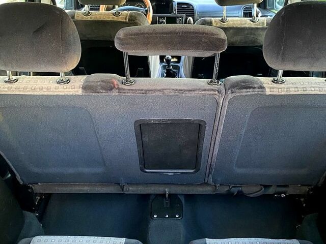 Чорний Опель Зафіра, об'ємом двигуна 2 л та пробігом 355 тис. км за 4000 $, фото 9 на Automoto.ua