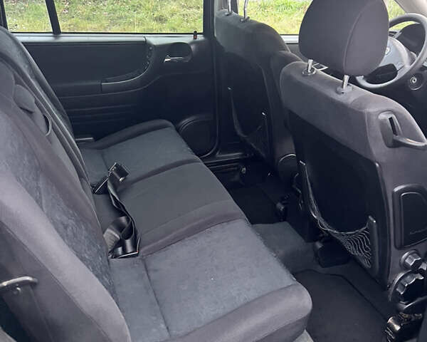 Черный Опель Зафира, объемом двигателя 2.2 л и пробегом 342 тыс. км за 4299 $, фото 8 на Automoto.ua