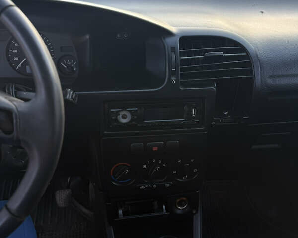 Чорний Опель Зафіра, об'ємом двигуна 2.2 л та пробігом 343 тис. км за 2299 $, фото 10 на Automoto.ua